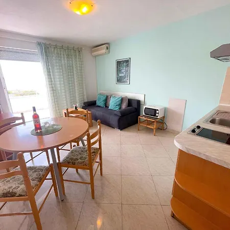 In 41602 Apartment *