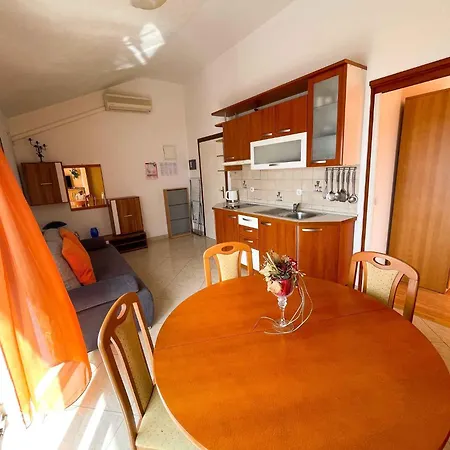 Apartment In 41602 Dramalj